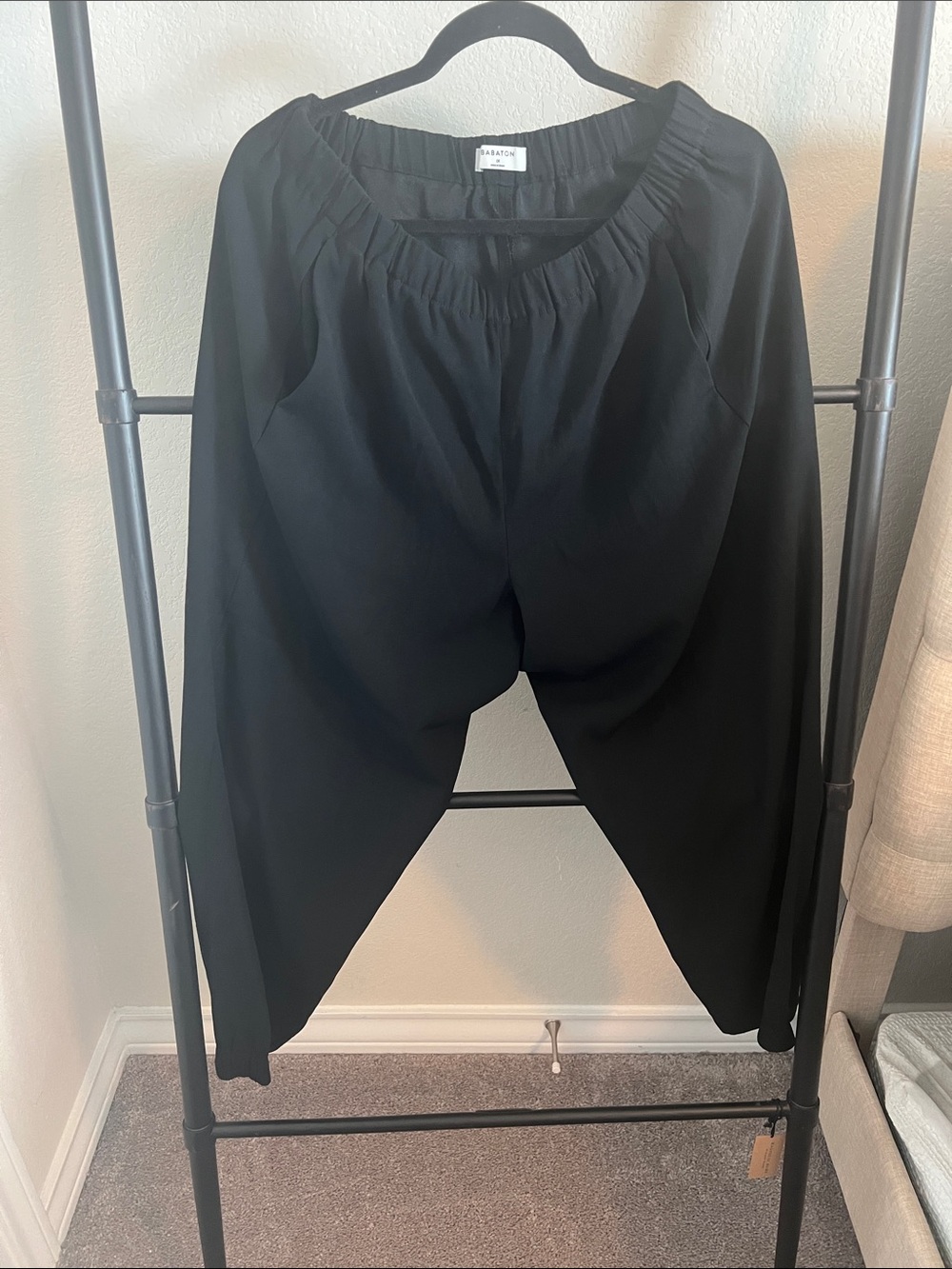 Babaton Black Elastic-Waist Jogger Pants